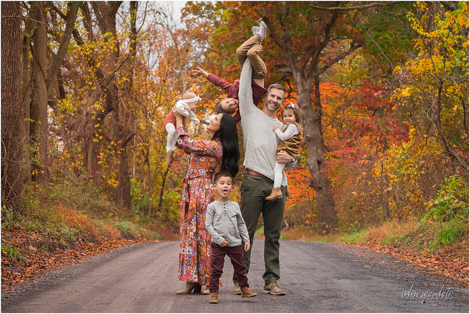 fall family photo mom dad two boys two girls
